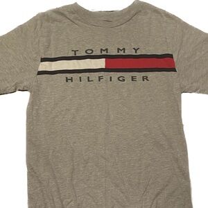 💙💙Boys Size L (16-18) Tommy Hilfiger TShirt. In good used condition. Clean‼️